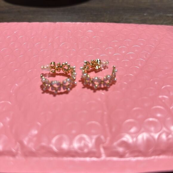 Elegant 14K Gold Plated Pearl Floral Hoop Earrings - Picture 11 of 16